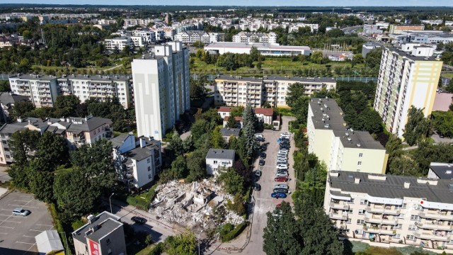 Tak wygląda tydzień po eksplozji miejsce wtorkowego wybuchu przy ulicy Wybickiego w Toruniu