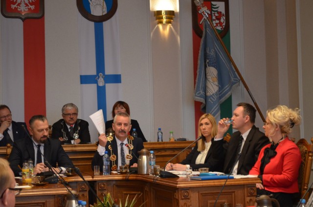 Burmistrz tłumaczył, że informacje o stowarzyszeniu Salutaris są dostępne wszędzie.