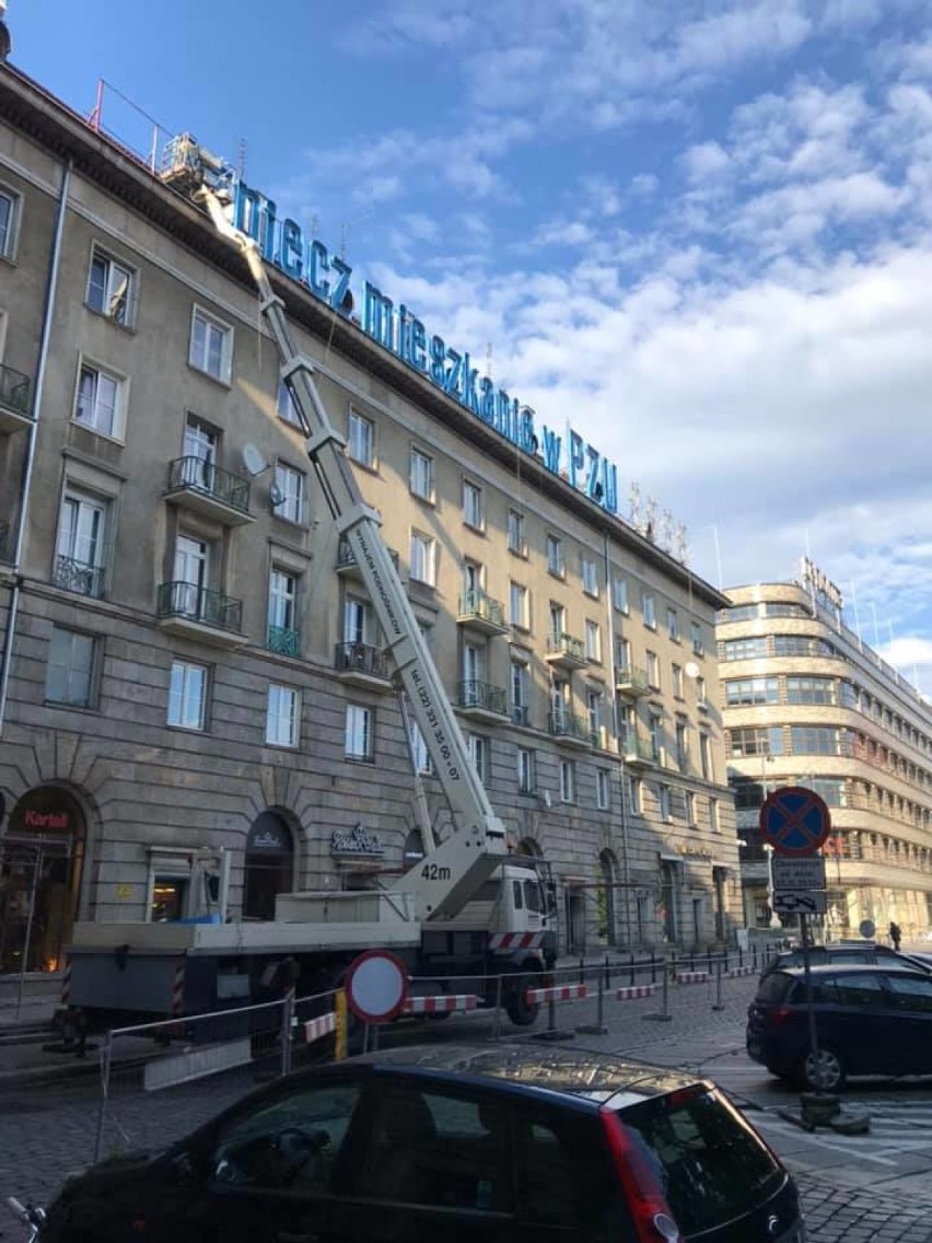 Neon PZU zniknął z dachu budynku przy placu Kościuszki we Wrocławiu. Dlaczego? 