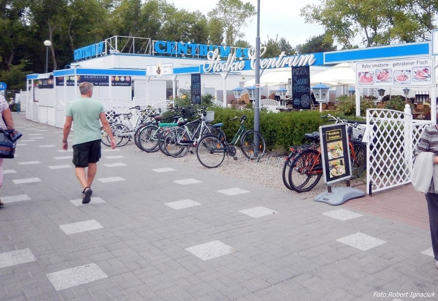 Słodkie Centrum znika z promenady. Czy to kultowe miejsce podzieli losy baru Gryf? Zobacz zdjęcia z kiedyś i dziś. Tak się zmienia miasto.