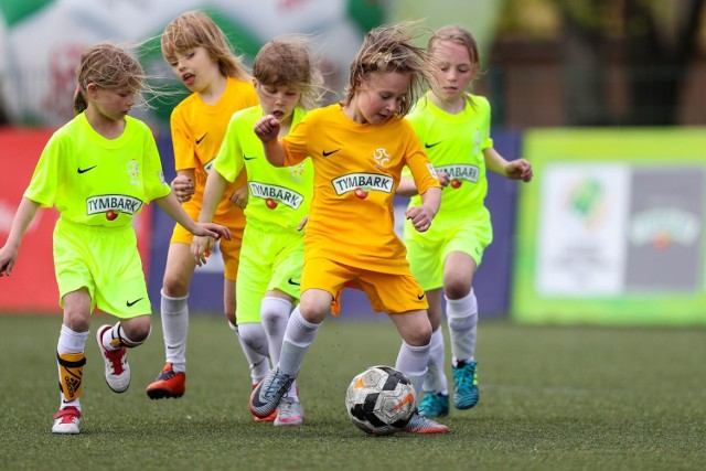 Mistrzowie w kategoriach U-10 i U-12 pojadą na krajowe finały turnieju "Z Podwórka na Stadion o Puchar Tymbarku"