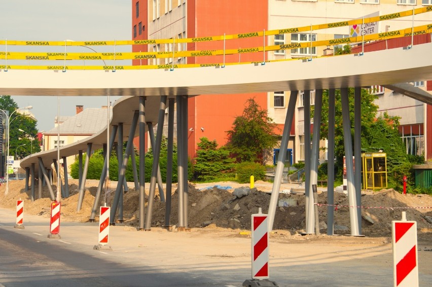 Okrągła kładka nad al. Piłsudskiego w Rzeszowie