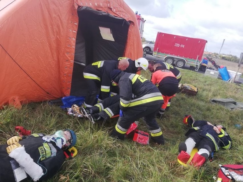 Ćwiczenia służb ratowniczych: symulacja wypadku masowego w gminie Szlichtyngowa