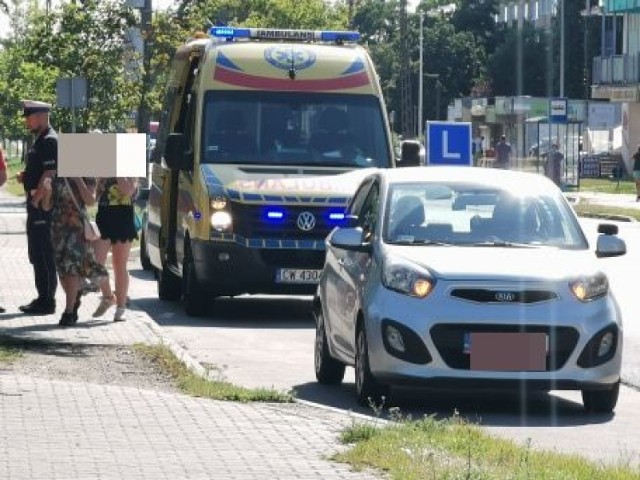 Kursantka zatrzymała się przed przejściem dla pieszych na Wiejskiej we Włocławku. W tył "elki" wjechał dostawczy renault.