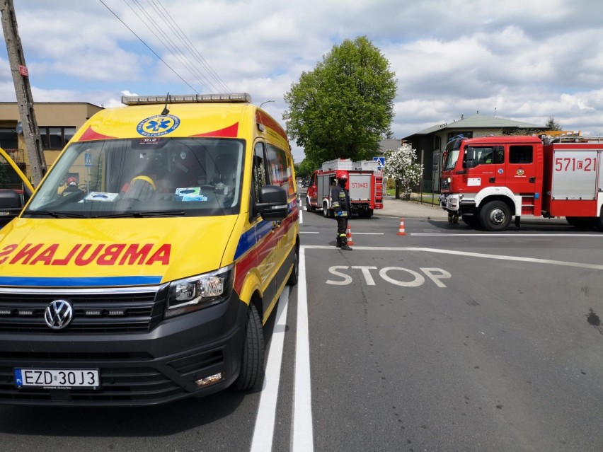 Wypadek na skrzyżowaniu ulicy Głównej i Łąkowej w Zduńskiej Woli [zdjęcia]