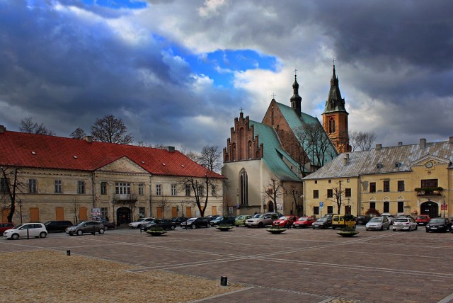 Rynek w Olkuszu -  budynek UMiG oraz kwartał królewski przeszły remont