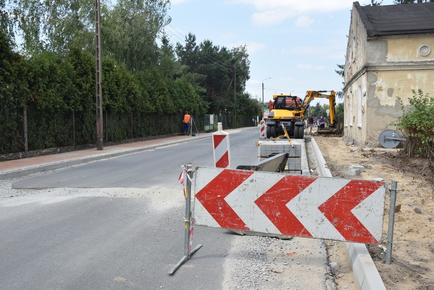 Gmina Koźminek. Trwa remont drogi łączącej Koźminek z...