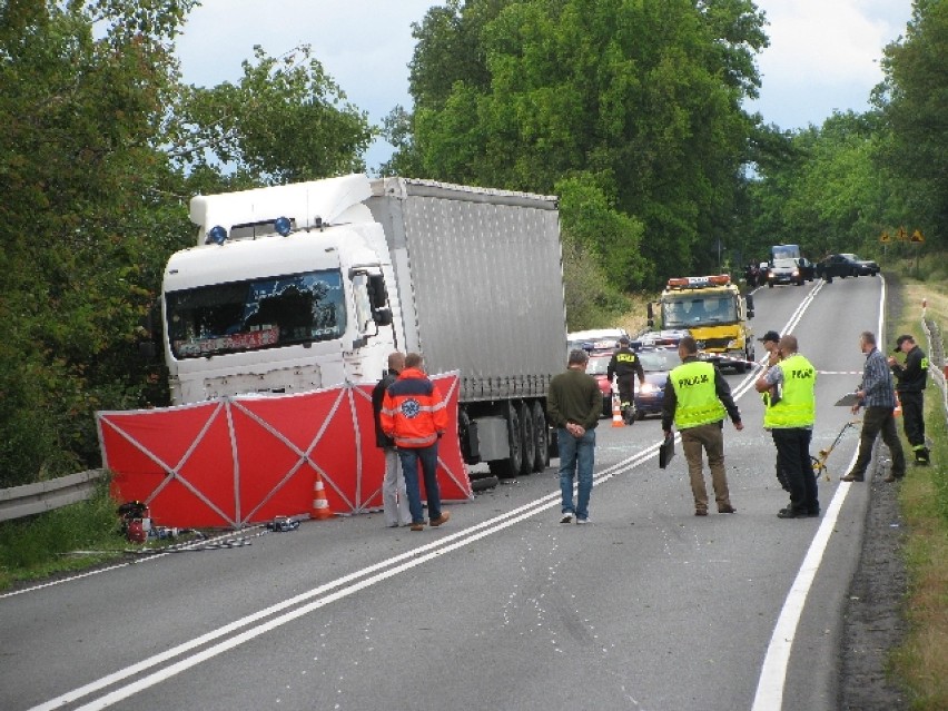 Kochłowy. Śmiertelny wypadek na krajowej 11. Cztery osoby...