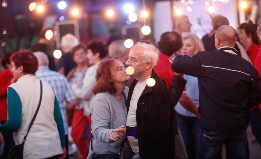 Potańcówki dla Seniorów w Rzeszowie wracają na Bulwary [ROZPISKA]