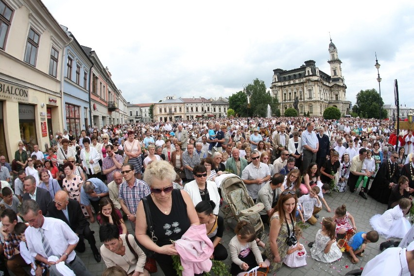 Nowy Sącz. Procesja Bożego Ciała [ZDJĘCIA, WIDEO]