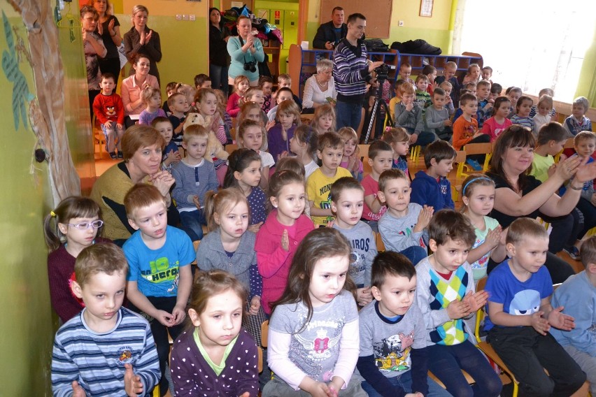 Przedszkole nr 5 w Malborku. Przegląd piosenki zimowej "Bałwankowe śpiewanie"