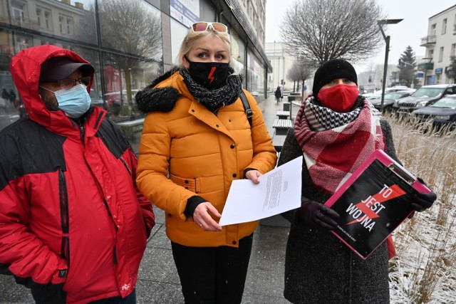 Marek Salomon, Alicja Lisiak i Małgorzata Marenin z Lewicy poinformowali na poniedziałkowej konferencji prasowej, że czynią starania, żeby jednej z kieleckich ulic lub skwerów nadać nazwę "Praw Kobiet."