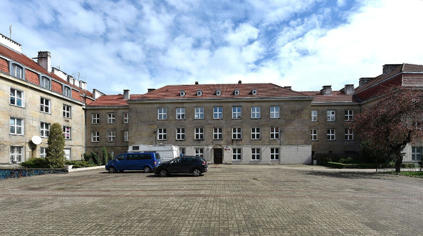 12. XXXIV Liceum Ogólnokształcące z Oddziałami Dwujęzycznymi im