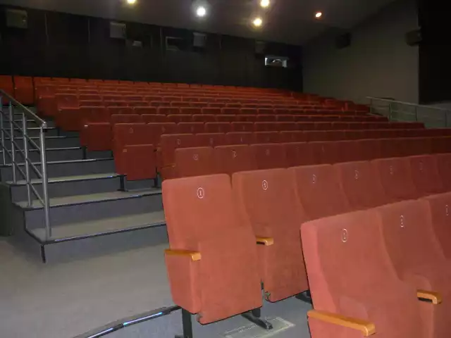 Kino Roma w Rawie na razie świeci pustkami. Po zakupie cyfrowego projektora liczy na widzów