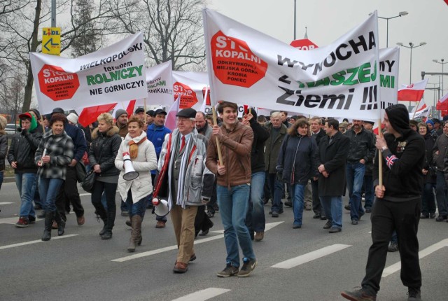 Protest przeciwników kopalni.