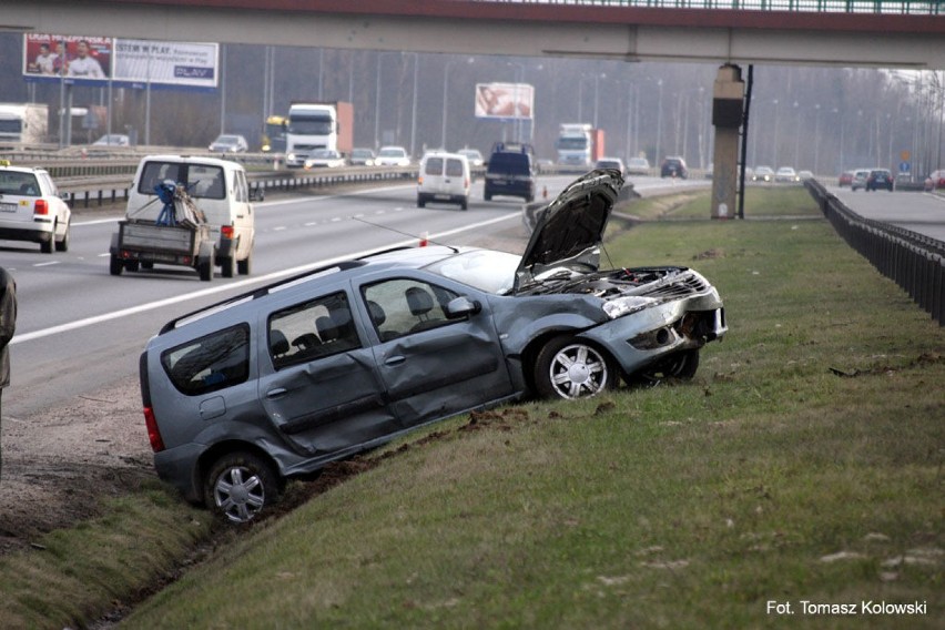 W zdarzeniu brały udział dwa auta: Dacia oraz Ford...