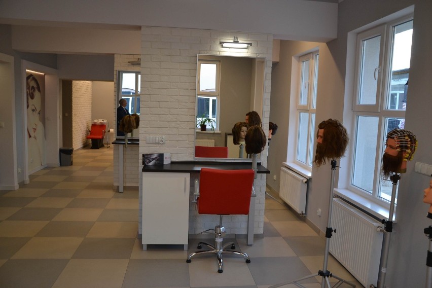 Pracownia fryzjerska w CEZ w Malborku. Powstała dla uczniów ZSP 4