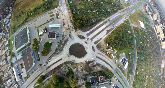 Tak wygląda budowa ronda turbinowego w Inowrocławiu z drona