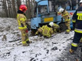 Zderzenie samochodu osobowego z autobusem PKS w Sobiesękach. Jedna osoba trafiła do szpitala. ZDJĘCIA