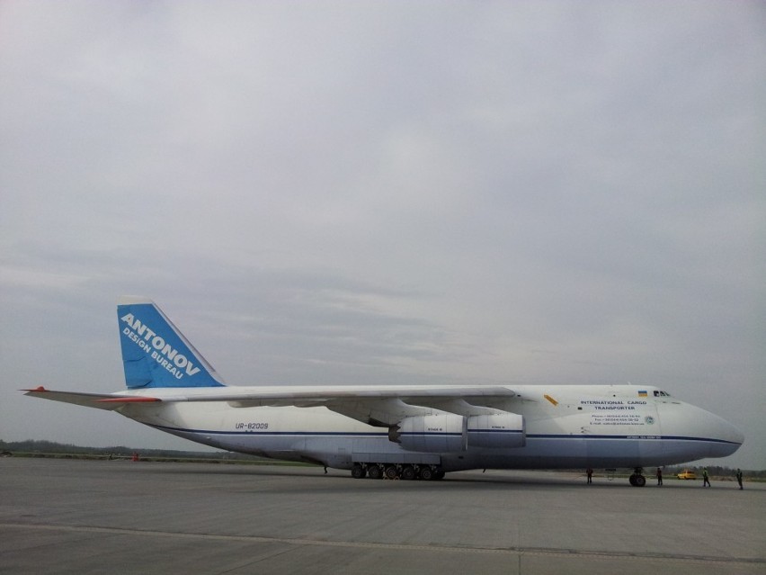 AN -124 Rusłan przyleciał na lotnisko w Pyrzowicach [WIDEO+ZDJĘCIA]