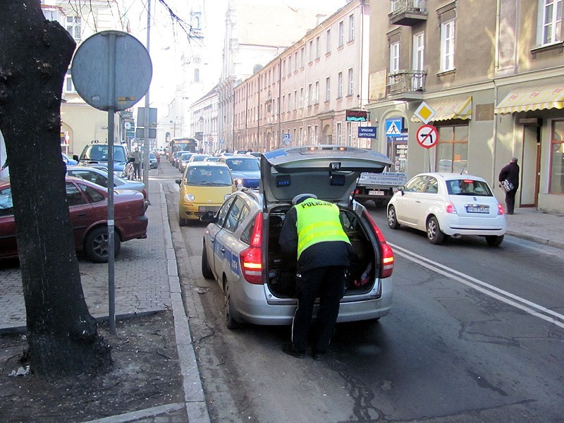 Kalisz: Wypadek na ulicy Sukienniczej. Matiz potracił pieszą. ZDJĘCIA