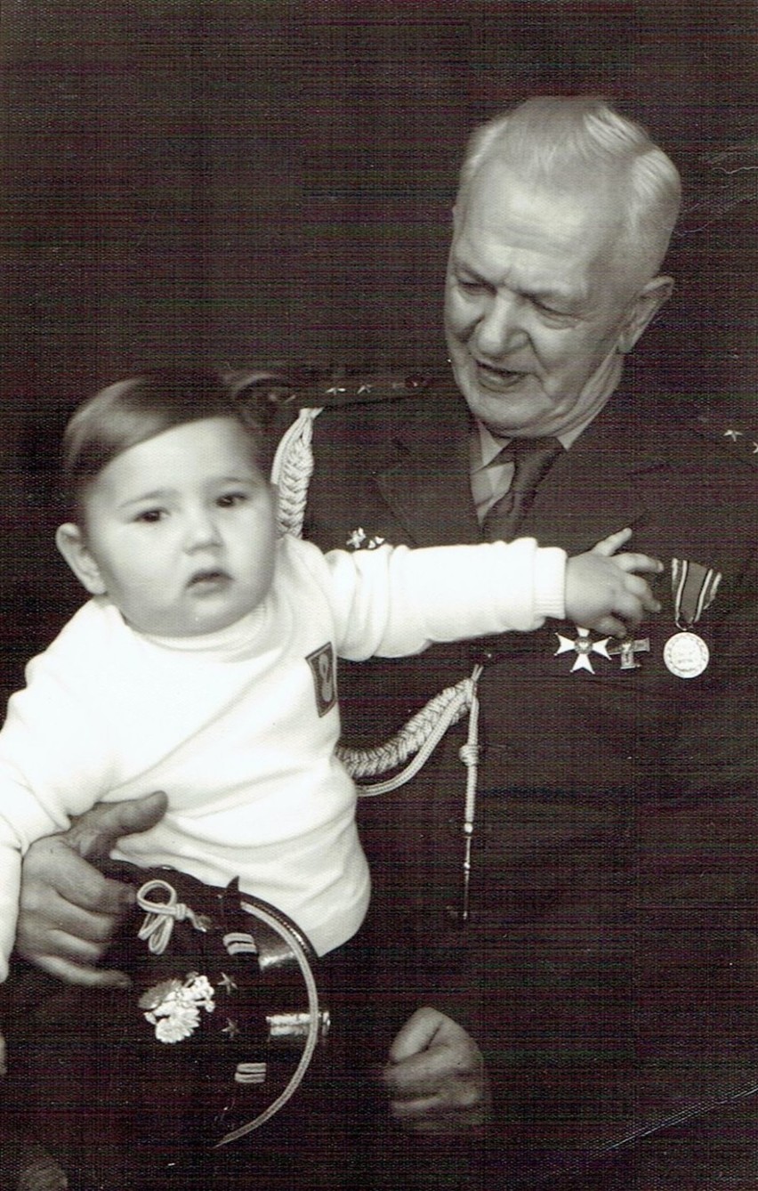 Władysław Matecki z wnukiem Przemysławem w 1975 r.