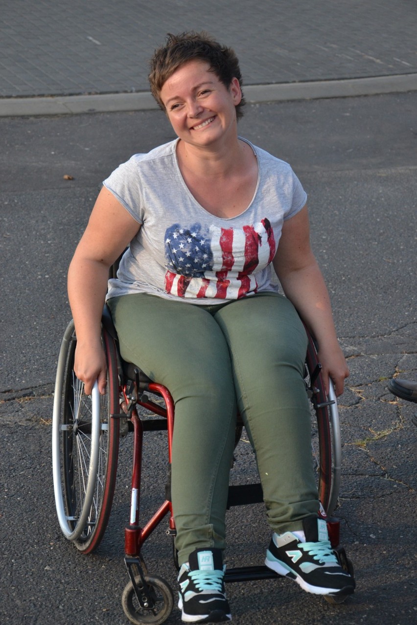 Niepełnosprawna Paulina spełniła jedno z marzeń. Skoczyła ze spadochronem! [wideo, zdjęcia]