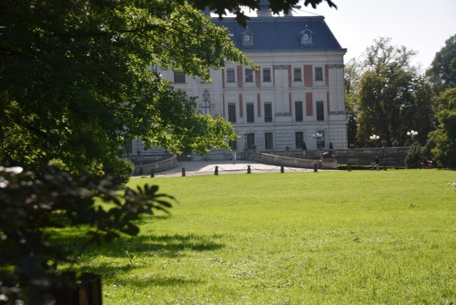 Pałacowy park pszczyński u progu jesieni 2020 prezentuje się znakomicie i zachęca do spacerów.


Zobacz kolejne zdjęcia. Przesuwaj zdjęcia w prawo - naciśnij strzałkę lub przycisk NASTĘPNE
