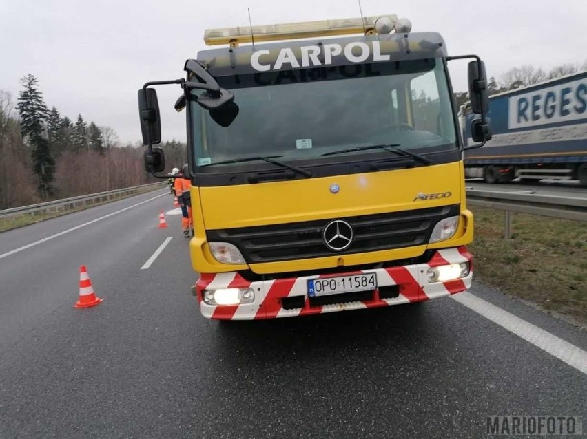 Renault wjechało w bariery energochłonne na autostradzie A4...