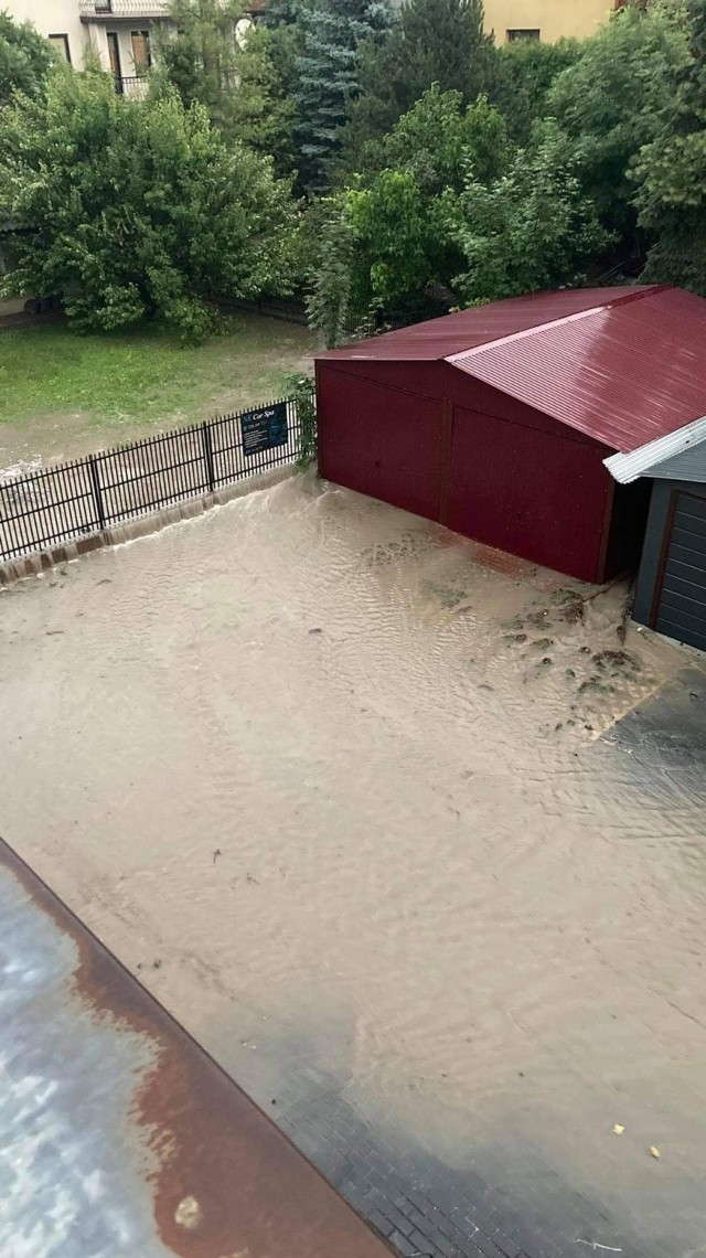 Tak wyglądały zalane posesje w Busku-Zdroju podczas letnich ulew. >>>Więcej w galerii zdjęć.  