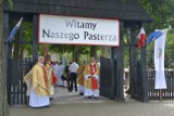 Wieruszów: Ordynariusz diecezji kaliskiej poświęcił odnowiony ołtarz i tabernakulum[Zdjęcia]