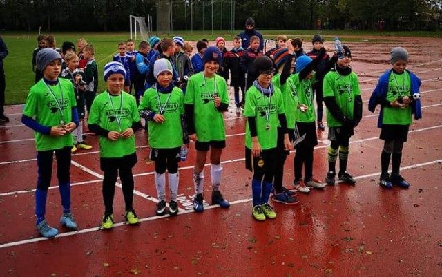 Puck: 3. turniej ligowy juniorów E1 rocznika 2010. Jesienią wygrywają młode Kaszuby Połchowo. Podium dla: UKS Zatoka 95 Puck i AP Jantarek