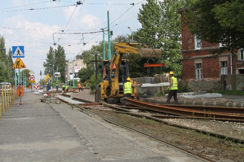 Remont linii tramwajowej na Dębcu.