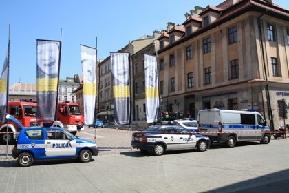 Fałszywy alarm bombowy sparaliżował centrum Krakowa [ZDJĘCIA]