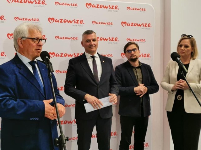 Wszystkich powitał dyrektor Elektrowni, Włodzimierz Pujanek (z lewej)