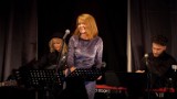 Udany koncert Małgosi Nowak „Marzenie letniej nocy” w Łaźni w Radomiu. Artystka urzekła słuchaczy pięknymi piosenkami