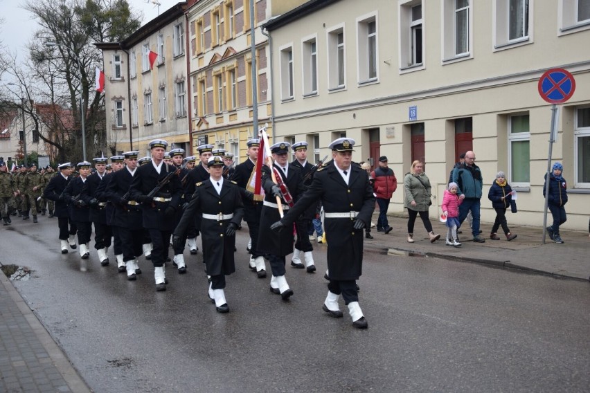 11 listopada w Wejherowie. Przemarsz ulicami miasta i wspólne śpiewanie w parku