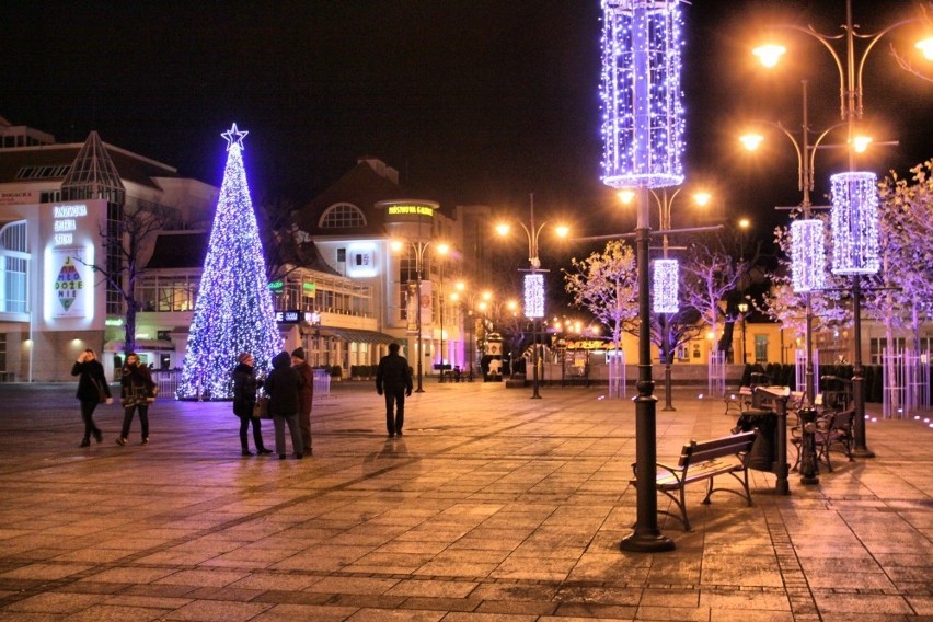 Sopot: Miasto wydało 80 tys. zł na świąteczne iluminacje. Zobacz jak wygląda plac Przyjaciół Sopotu