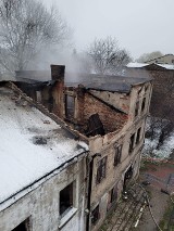 W Dąbrowie Górniczej doszło do pożaru pustostanu. Ewakuacja 12 osób z sąsiedniego budynku