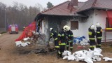 Pożar budynku mieszkalnego w Nowej Wsi Zbąskiej [ZDJĘCIA]
