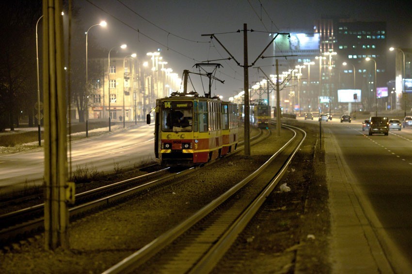 Po godz. 17 tramwaj linii 14 uszkodził sieć trakcyjną na al....