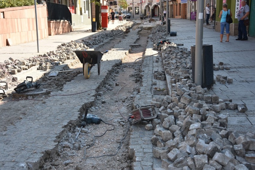 Remont ulicy Niskiej w Starachowicach ma się zakończyć do 28 września. Duże utrudnienia w centrum