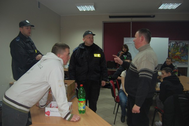 Przemysław Singer (z prawej) na prawie tydzień trafił do chojnickiego Szpitala Specjalistycznego