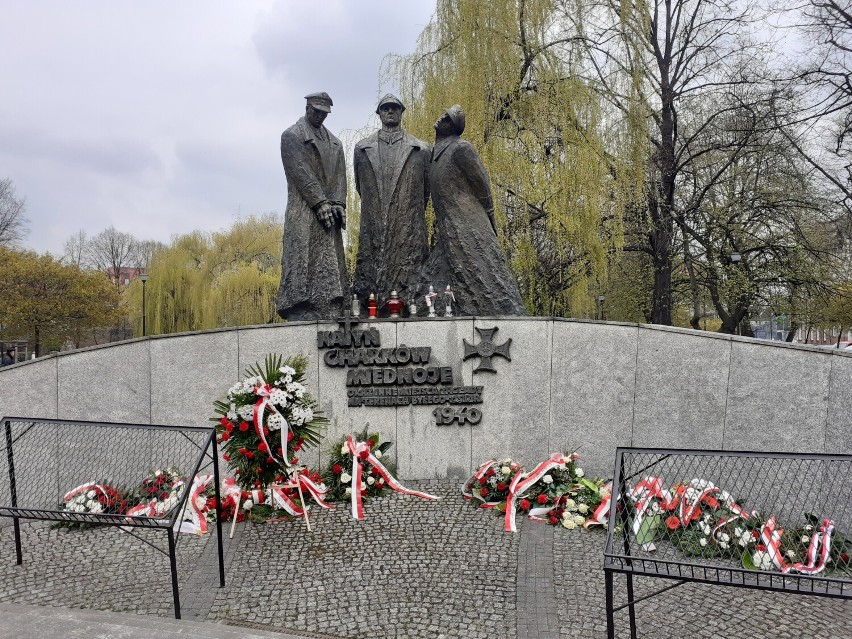 Katyński marsz pamięci przeszedł ulicami Katowic,  w 82. rocznicę zbrodni katyńskiej - zobacz ZDJĘCIA