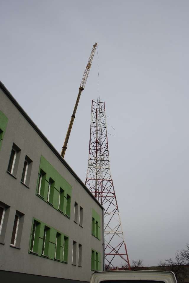 Żarki: Wieża telekomunikacyjna została zdemontowana. Już nie szpeci miasta