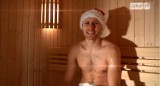 Koszykarze Trefla Sopot śpiewają i tańczą "All I Want For Christmas Is You" w... saunie