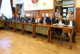 Korupcja polityczna? – pytają radni w powiecie krakowskim. PiS rozlicza swoich