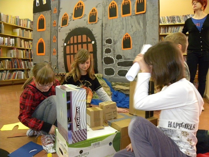 Ferie w Raciborzu: W bibliotece robią z dzieci rycerzy [ZDJĘCIA]