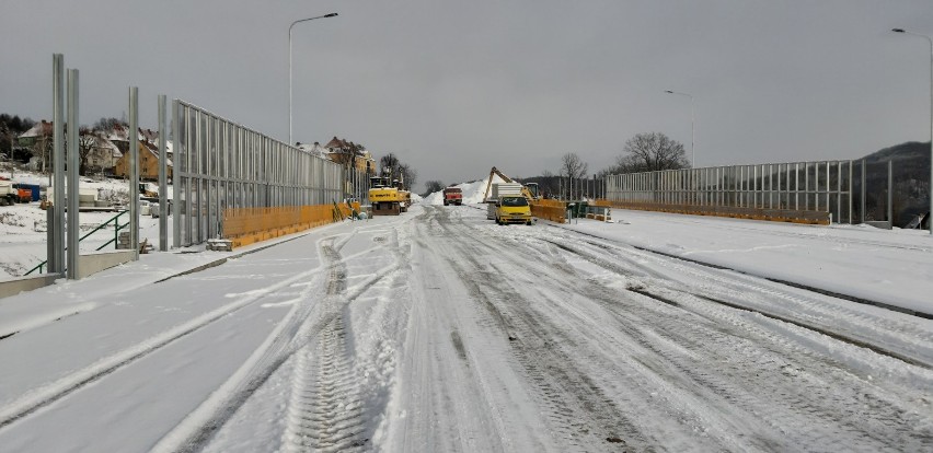 Zima na budowie obwodnicy Wałbrzycha. Śnieg przysypał...