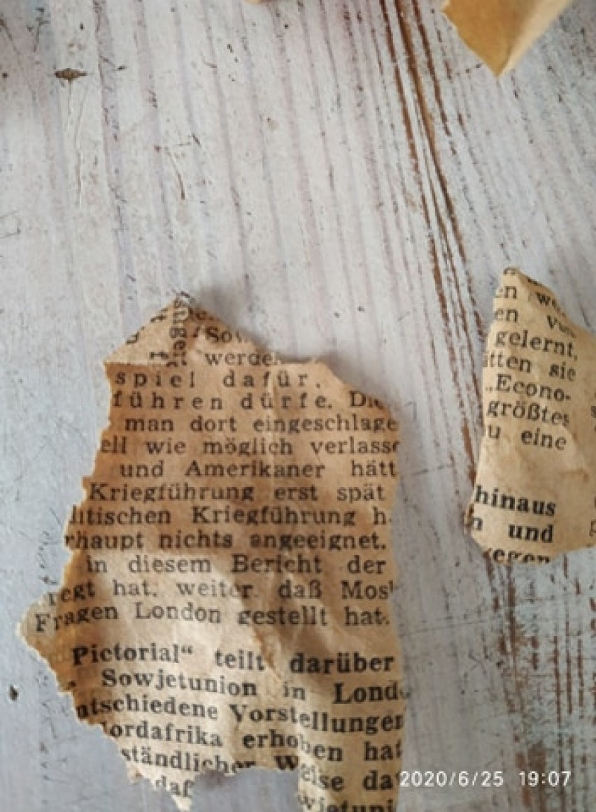 Gazety z czasów hitlerowskich odkryte w futrynie. Znalezisko w Szczecinku [zdjęcia]